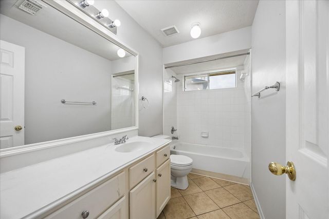 1906 Thistlecreek Court, Fresno, TX 77545