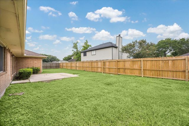 1906 Thistlecreek Court, Fresno, TX 77545