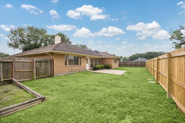 1906 Thistlecreek Court, Fresno, TX 77545