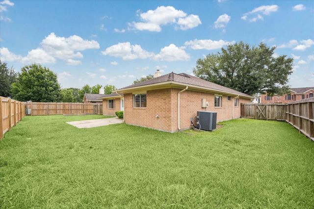 1906 Thistlecreek Court, Fresno, TX 77545