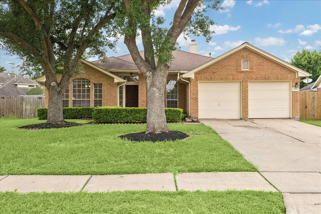 1906 Thistlecreek Court, Fresno, TX 77545