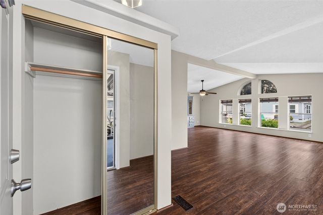 819 Mountain Villa Loop, Enumclaw, WA 98022