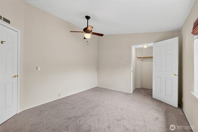 819 Mountain Villa Loop, Enumclaw, WA 98022