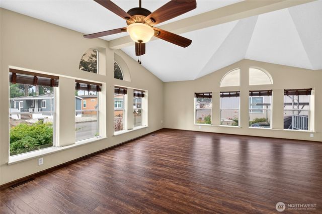 819 Mountain Villa Loop, Enumclaw, WA 98022