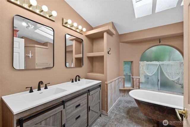 819 Mountain Villa Loop, Enumclaw, WA 98022
