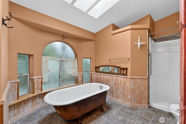 819 Mountain Villa Loop, Enumclaw, WA 98022