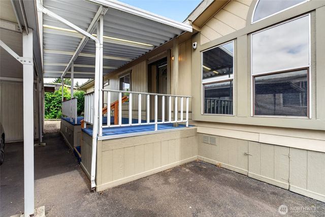 819 Mountain Villa Loop, Enumclaw, WA 98022