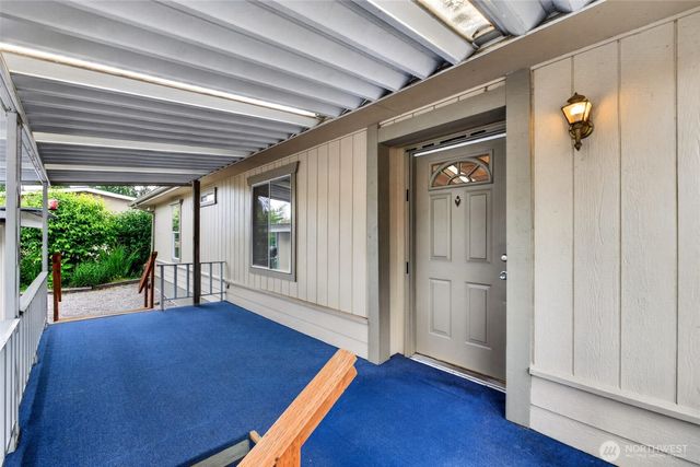 819 Mountain Villa Loop, Enumclaw, WA 98022
