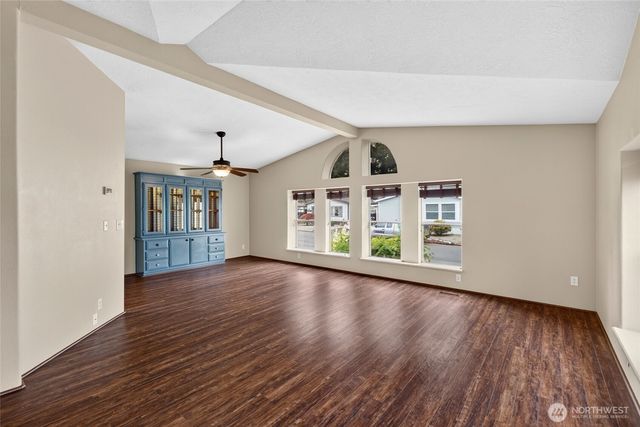 819 Mountain Villa Loop, Enumclaw, WA 98022