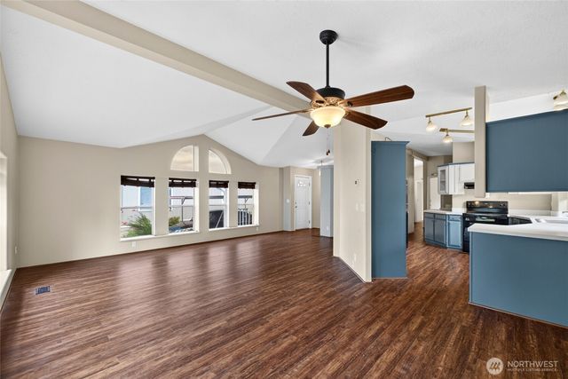 819 Mountain Villa Loop, Enumclaw, WA 98022