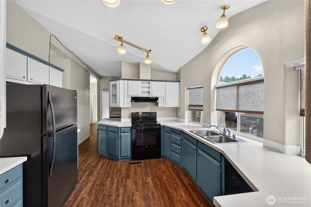 819 Mountain Villa Loop, Enumclaw, WA 98022
