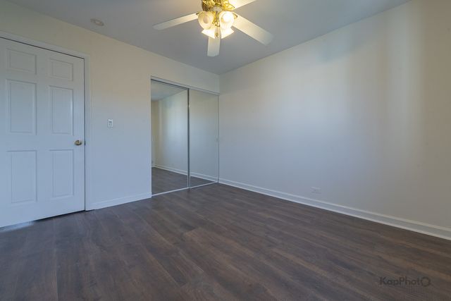 110 N Waterford Drive 21, Schaumburg, IL 60194