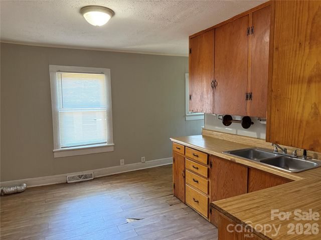 514 S Avon Street, Gastonia, NC 28054