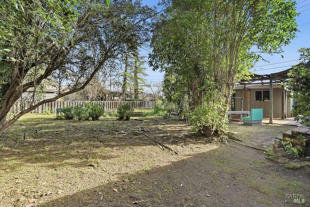 1390 Garden Ave, St. Helena, CA 94574