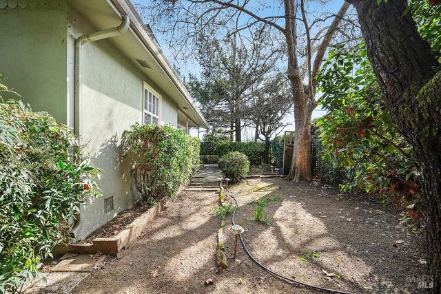 1390 Garden Ave, St. Helena, CA 94574