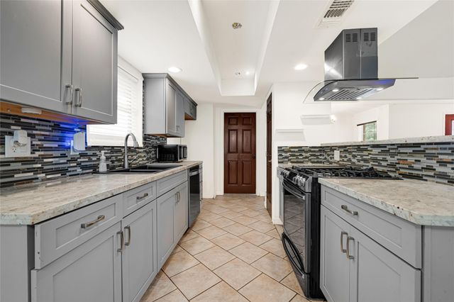 11427 Sagegrove Lane, Houston, TX 77089