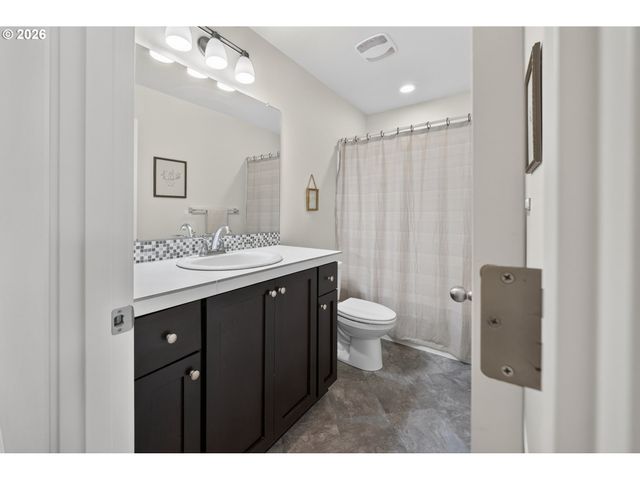 1147 N FAIRHOPE Pl, Ridgefield, WA 98642