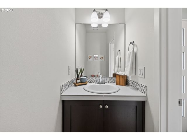1147 N FAIRHOPE Pl, Ridgefield, WA 98642