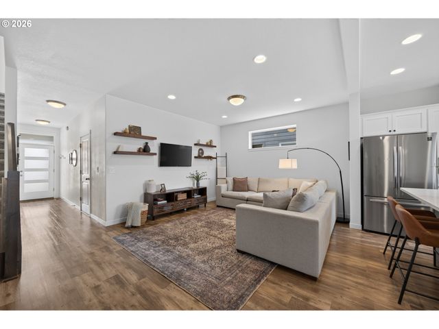 1147 N FAIRHOPE Pl, Ridgefield, WA 98642