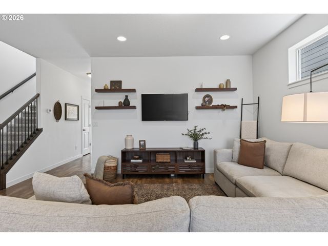 1147 N FAIRHOPE Pl, Ridgefield, WA 98642