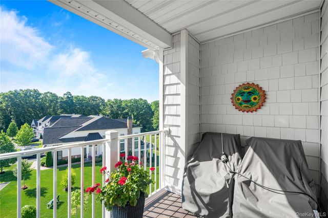19303 Aspenwood Drive, Plainview, NY 11803