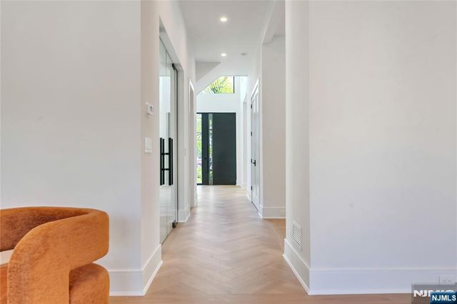 1077 Abbott Boulevard, Fort Lee, NJ 07024