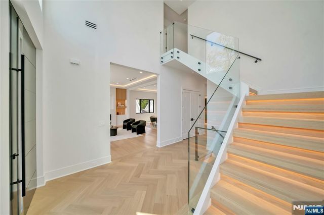 1077 Abbott Boulevard, Fort Lee, NJ 07024