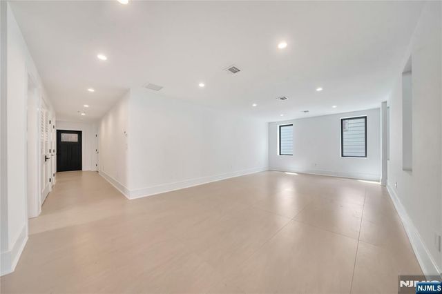 1077 Abbott Boulevard, Fort Lee, NJ 07024