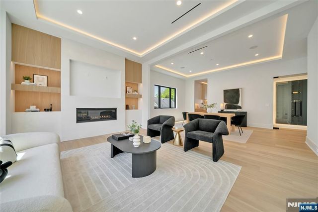 1077 Abbott Boulevard, Fort Lee, NJ 07024