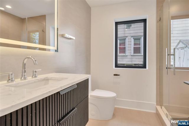 1077 Abbott Boulevard, Fort Lee, NJ 07024
