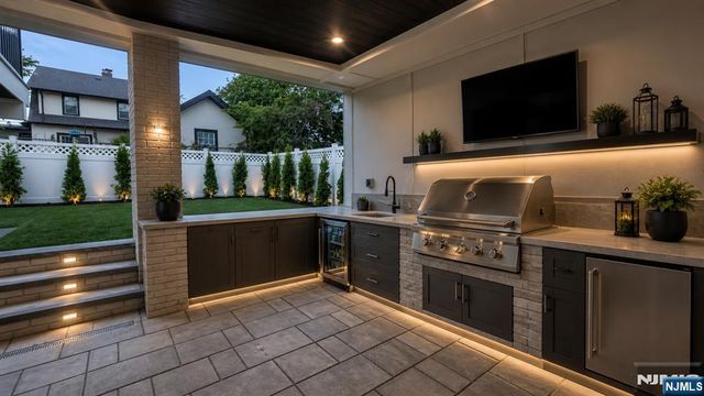 1077 Abbott Boulevard, Fort Lee, NJ 07024