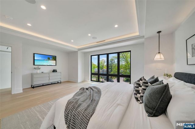 1077 Abbott Boulevard, Fort Lee, NJ 07024