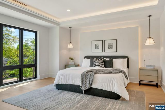1077 Abbott Boulevard, Fort Lee, NJ 07024