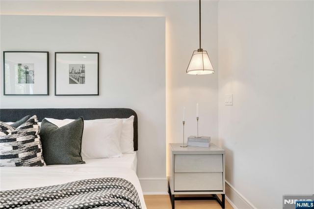 1077 Abbott Boulevard, Fort Lee, NJ 07024