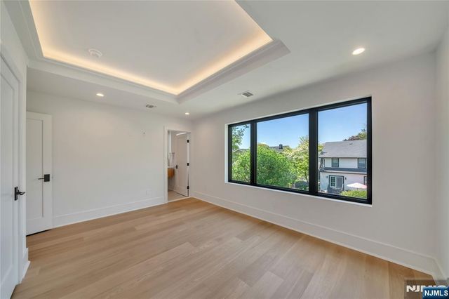 1077 Abbott Boulevard, Fort Lee, NJ 07024
