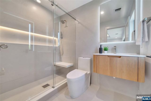 1077 Abbott Boulevard, Fort Lee, NJ 07024