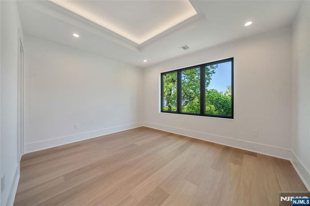 1077 Abbott Boulevard, Fort Lee, NJ 07024