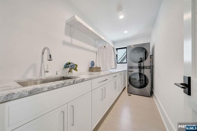 1077 Abbott Boulevard, Fort Lee, NJ 07024
