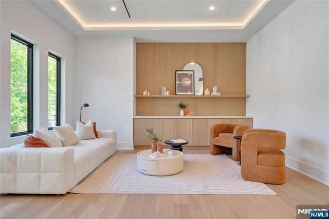 1077 Abbott Boulevard, Fort Lee, NJ 07024