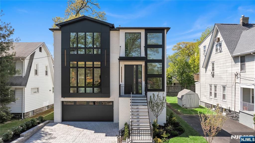 1077 Abbott Boulevard, Fort Lee, NJ 07024