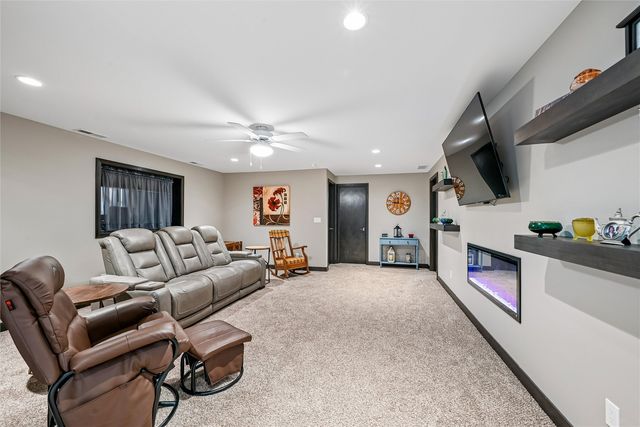 3615 Bluebird Drive SW, Cedar Rapids, IA 52404