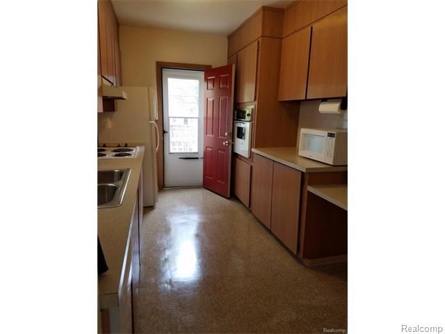 617 E Bennett Avenue, Ferndale, MI 48220