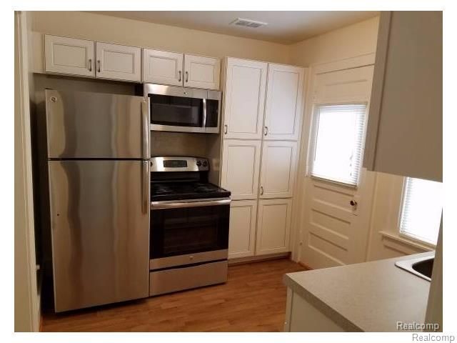 617 E Bennett Avenue, Ferndale, MI 48220