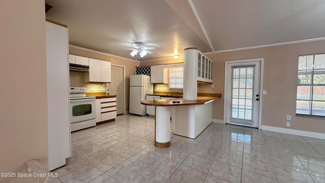 301 Nesbitt Street NE, Palm Bay, FL 32907