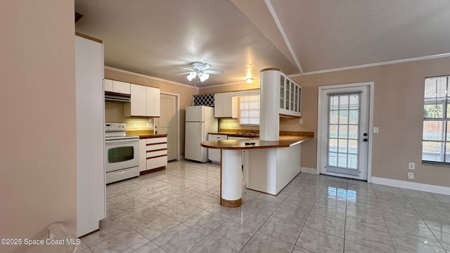 301 Nesbitt Street NE, Palm Bay, FL 32907