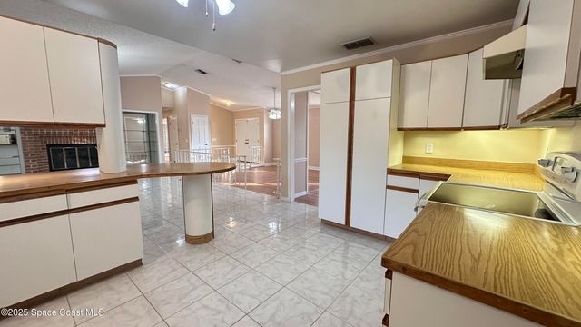 301 Nesbitt Street NE, Palm Bay, FL 32907