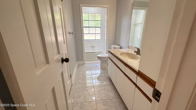 301 Nesbitt Street NE, Palm Bay, FL 32907