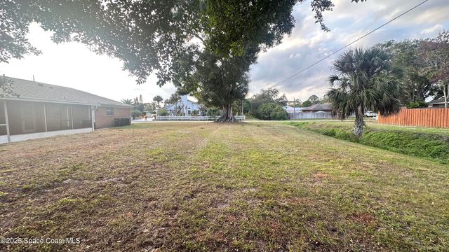 301 Nesbitt Street NE, Palm Bay, FL 32907