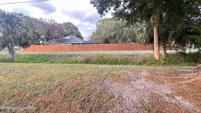 301 Nesbitt Street NE, Palm Bay, FL 32907