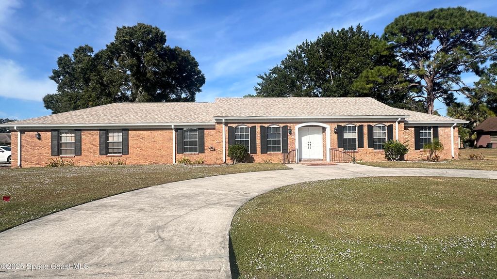 301 Nesbitt Street NE, Palm Bay, FL 32907